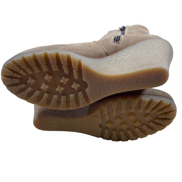 La Canadienne NWOB Krista Waterproof Suede Wedge Bootie Tan Size 7 Small Scuff - Picture 6 of 9